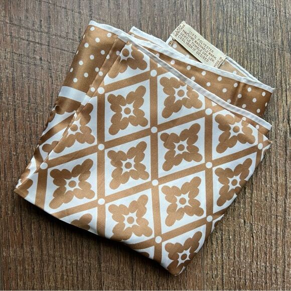 😊3/$30 Vintage Lady Heritage polyester scarf Japan - Picture 5 of 8